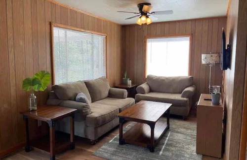 Rupert House | Lovely 3-Bedroom on 7th Street