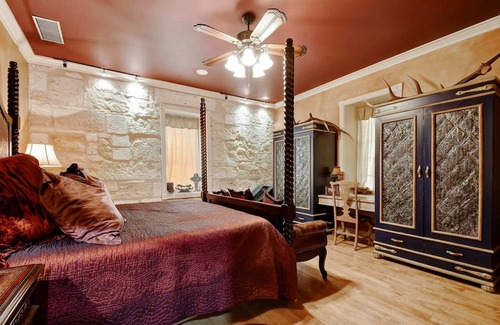 Fredericksburg House | Headwaters Lodge-Firepit-Scenic Views