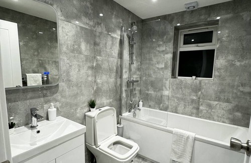 Elmbridge Apartment | Desford Delight: Modern 1Bedroom Apt