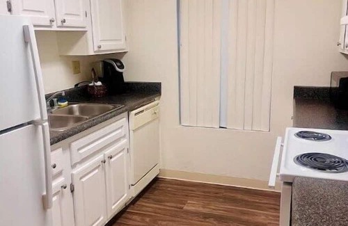 Winchester Apartment | Modern 1BR near Strip