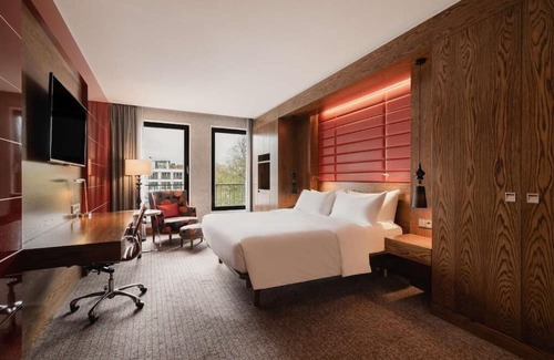 The Hague Center House | Your Perfect Staycation Destination! 2 Spacious Units, Pets Allowed!