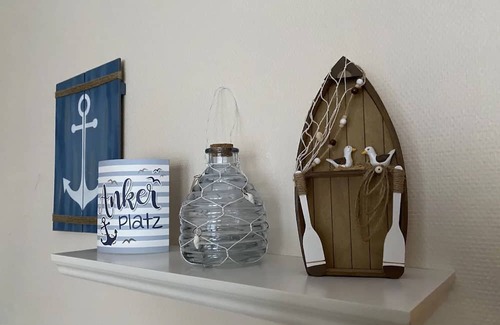 Ostseebad Prerow Apartment | Holiday Apartment "Meer Geht Immer" with Private Terrace, Garden & Wi-Fi