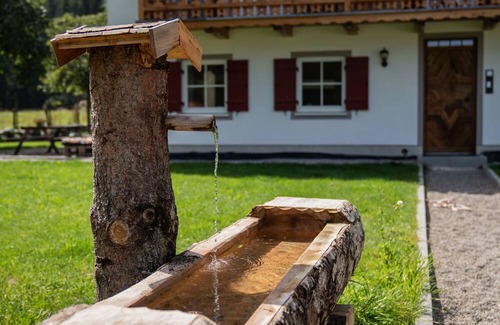 Saulgrub Apartment | Hochwertige Ferienwohnung "hochsitz"