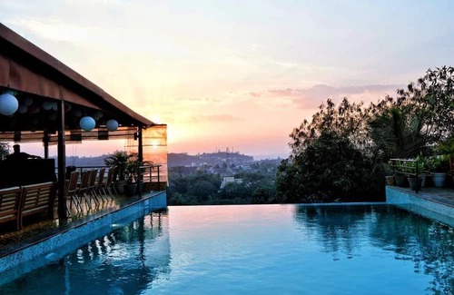 Uttan Hotel | Silverador Resort Club