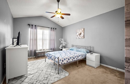 Southside House | Comfy House Close to Beach & Hospitals!