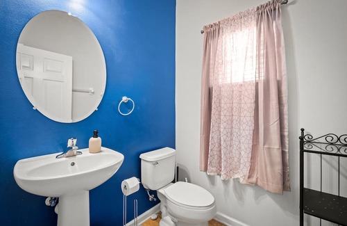 Southside House | Comfy House Close to Beach & Hospitals!