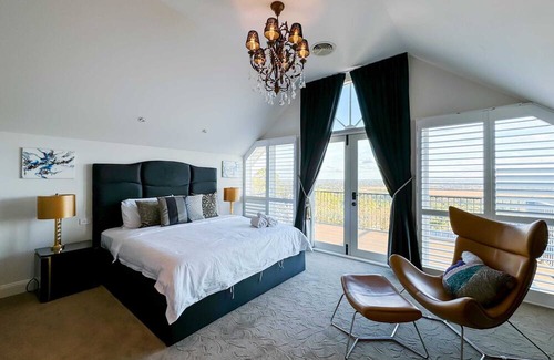 Mount Eliza House | Luxury Mt Eliza House Expansive Mountain View