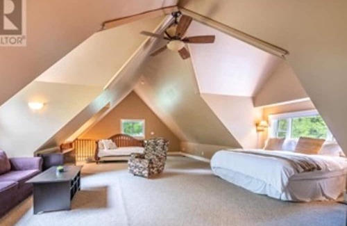 Kearney House | RETREAT WATERFRONT GETAWAY IN KEARNEY