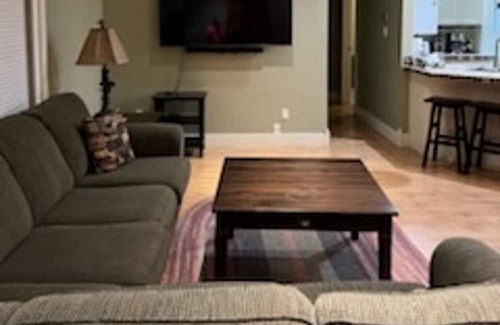 Kearney House | RETREAT WATERFRONT GETAWAY IN KEARNEY