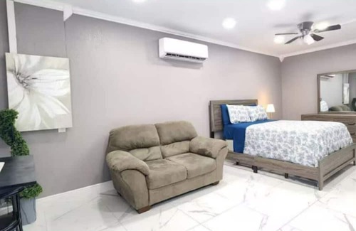 Egypt Lake-Leto Apartment | #13 Tampa Suite ................................................................