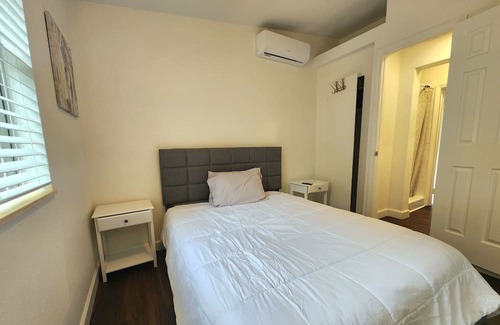Clearwater House | Cozy 1 Bedroom, with Huge Yard & Near Beaches!
