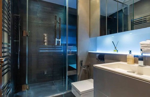 Little Venice Apartment | Elegant 3BR Retreat in Maida Vale PAID Parking