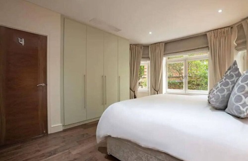 Little Venice Apartment | Elegant 3BR Retreat in Maida Vale PAID Parking