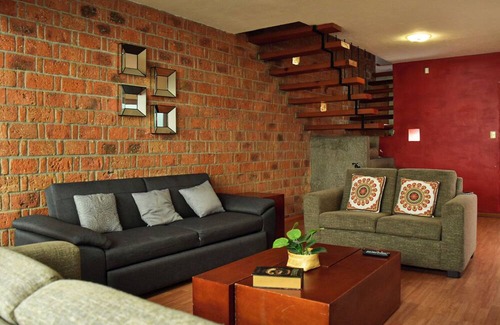 San Luis Potosi House | Casa Valentín, muy Amplia, con Área de Jardín