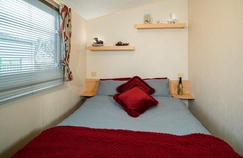 Winestead Ski Chalet | Inviting 3-Bed Caravan on Sand Le Mere, Tunstall
