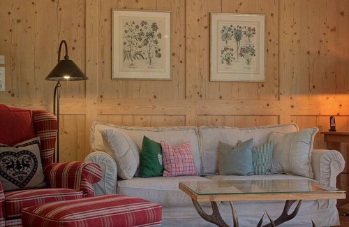 Reitrain House | Castle view Modern retreat