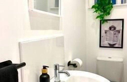 Portsmouth Apartment | Elegant 3 bedroom flat with parking