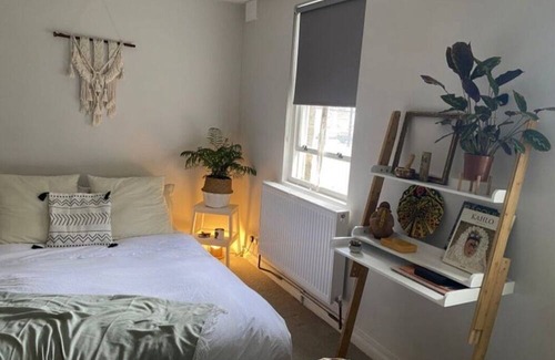 Golborne Apartment | 1 bed studio flat in Portobello