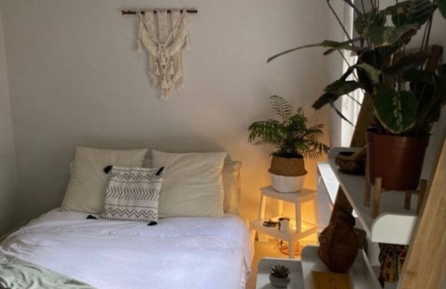 Golborne Apartment | 1 bed studio flat in Portobello