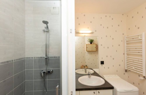 Saint-Meloir-des-Ondes Apartment | Lovely apartment for 4 people with WIFI, TV and terrace