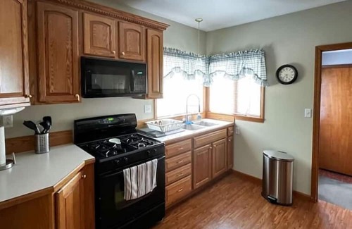 Croswell House | 4BR/2BA Farmhouse Sleeps 8, Pet Friendly!