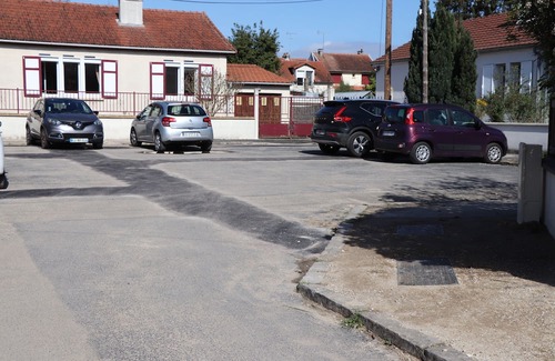 Saint-Cyr-l'Ecole Bed & Breakfast | Vrbo Property
