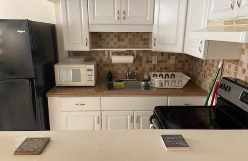 West Little Havana House | Private room near to Miami Airport - Free Parking
