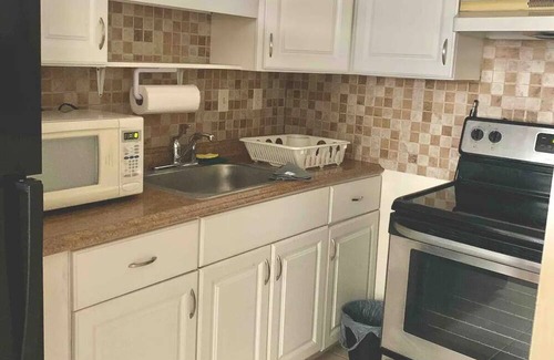 West Little Havana House | Private room near to Miami Airport - Free Parking