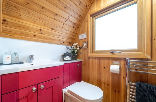 Clitheroe Cabin | Tranquil Luxury: Hot Tub, Firepit, & Sauna