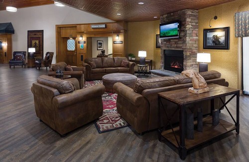 Casper House | Great for Corporate Travel! 4 Units, Free Airport Shuttle, Swimming Pool!