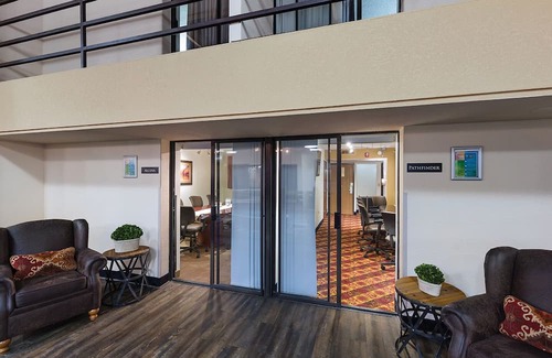 Casper House | Great for Corporate Travel! 4 Units, Free Airport Shuttle, Swimming Pool!