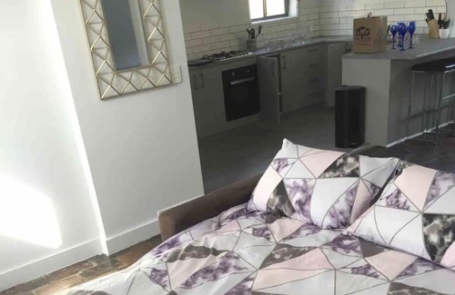 Sebastopol Apartment | The Little House