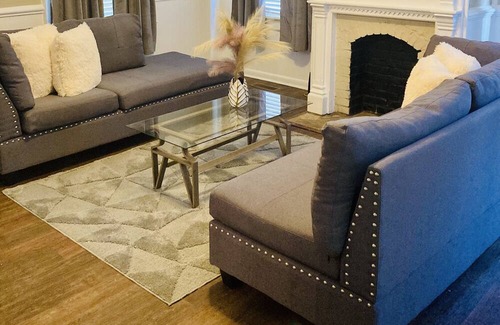 Columbus House | The Queens Room 2 Downtown