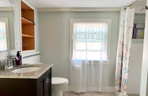 Salem Bed & Breakfast | Charming 3rd floor room for 2. Walk to all attractions, train & beaches.