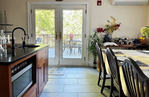 Salem Bed & Breakfast | Charming 3rd floor room for 2. Walk to all attractions, train & beaches.