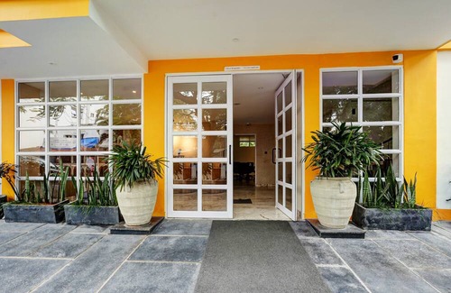 Mundhwa Hotel | Super OYO Townhouse OAK Red Velvet