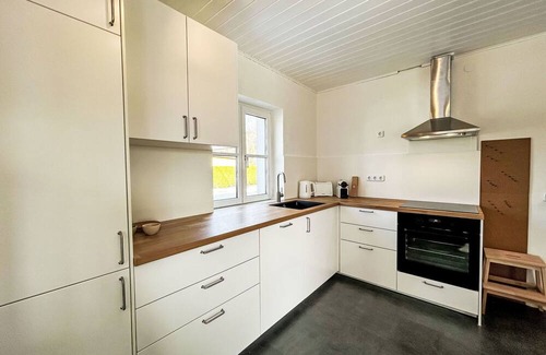 Velden am Worther See Apartment | Beautiful apartment for 6 guests with WIFI, TV, terrace, pets allowed and parking