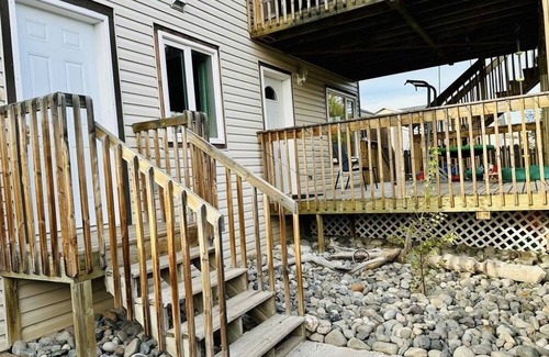 Whitehorse Apartment | Cozy suite in desirable neighborhood! Near multi-use trails and city bus stop.