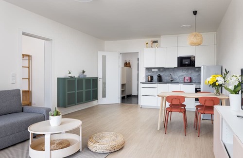 Prague 13 Apartment | Japandi Homestay for 4-Alfa Rezidence-MetroB Luka