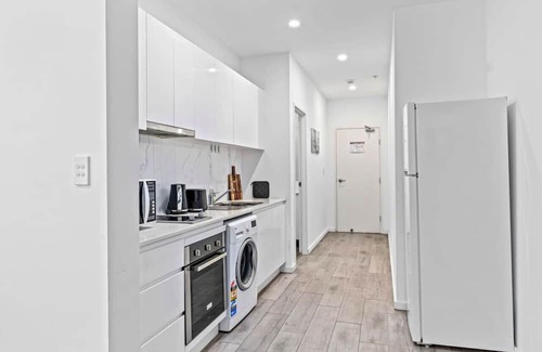 Burwood Apartment | Burwood 1Br apt nearTrain/Shopping street parking