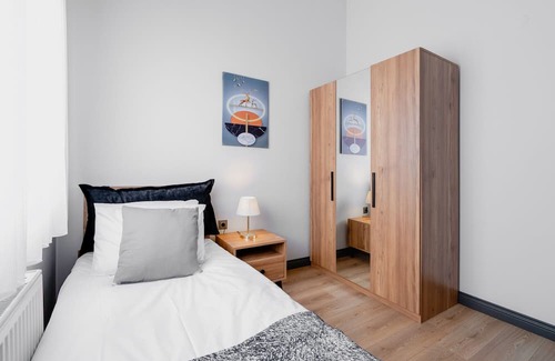 Lara Apartment | Central Flat w Balcony 5 min to Lara Beach