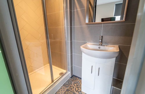 Beeston Apartment | Comfortable stylish room | Pass the Keys