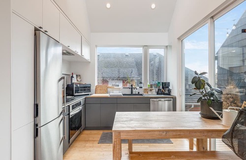 Central District House | Central District Modern Townhome w/Downtown views