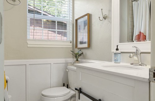 Tulsa House | Serene 2BR Retreat: Stylish, Safe & Family-Friendly Haven with Amenities Galore!