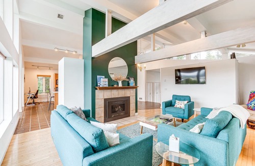 Port Orford House | Peaceful Port Orford Retreat w/ Hot Tub & Views!