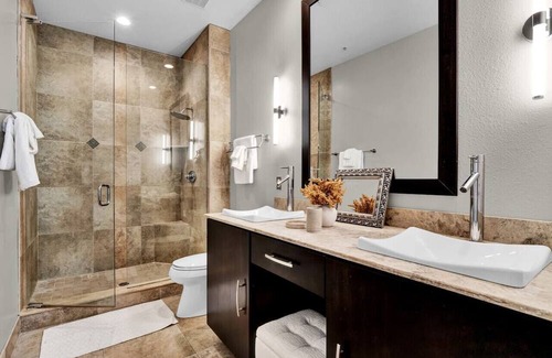 Colonialtown South House | Chic 2BR Escape: Prime Locale & Stylish Amenities