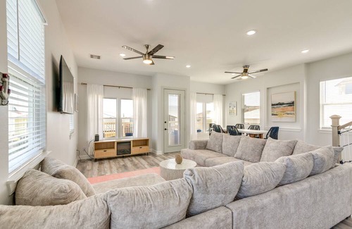 Surfside Beach Cottage | Pet-friendly Surfside Beach Home w/ Ocean Views!