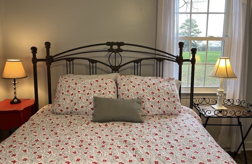 Travelers Rest House | House in the country but close to town