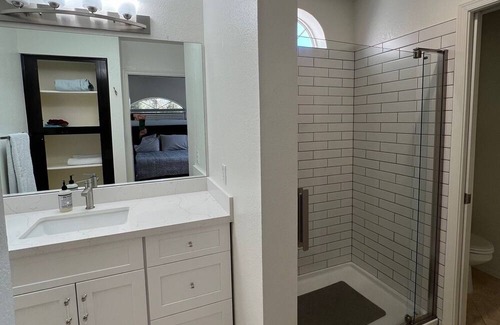 Monterey Point Condo | Lakeside 2-bedroom condo with WiFi, pool and fitness room in lovely Scottsdale