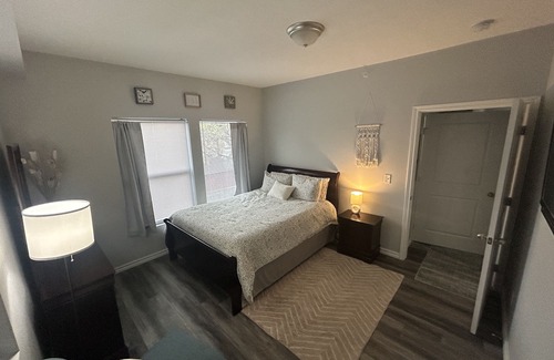 Wichita Apartment | Cozy, central location with amenities galore! Pet-friendly and an attentive host